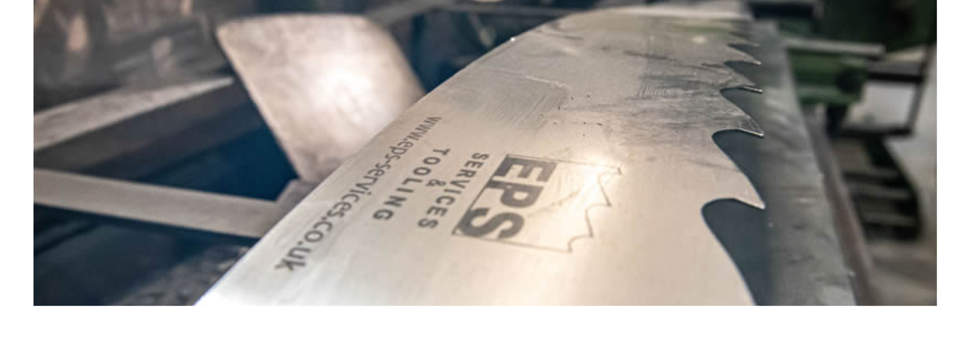 Thin kerf saw blade used in modern sawmill