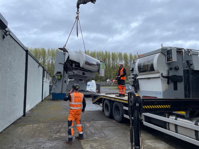 EPS Fife Branch Opens the Door to Expanded Facilities and Improved Customer Service 2 Machinery being unloaded at the new EPS Fife branch in Glenrothes